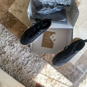 worn.

Original tags and box included. Size 8.5

#stellamccartney#adidas#